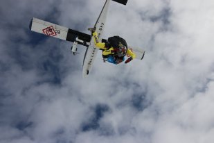 skydive salto parachute